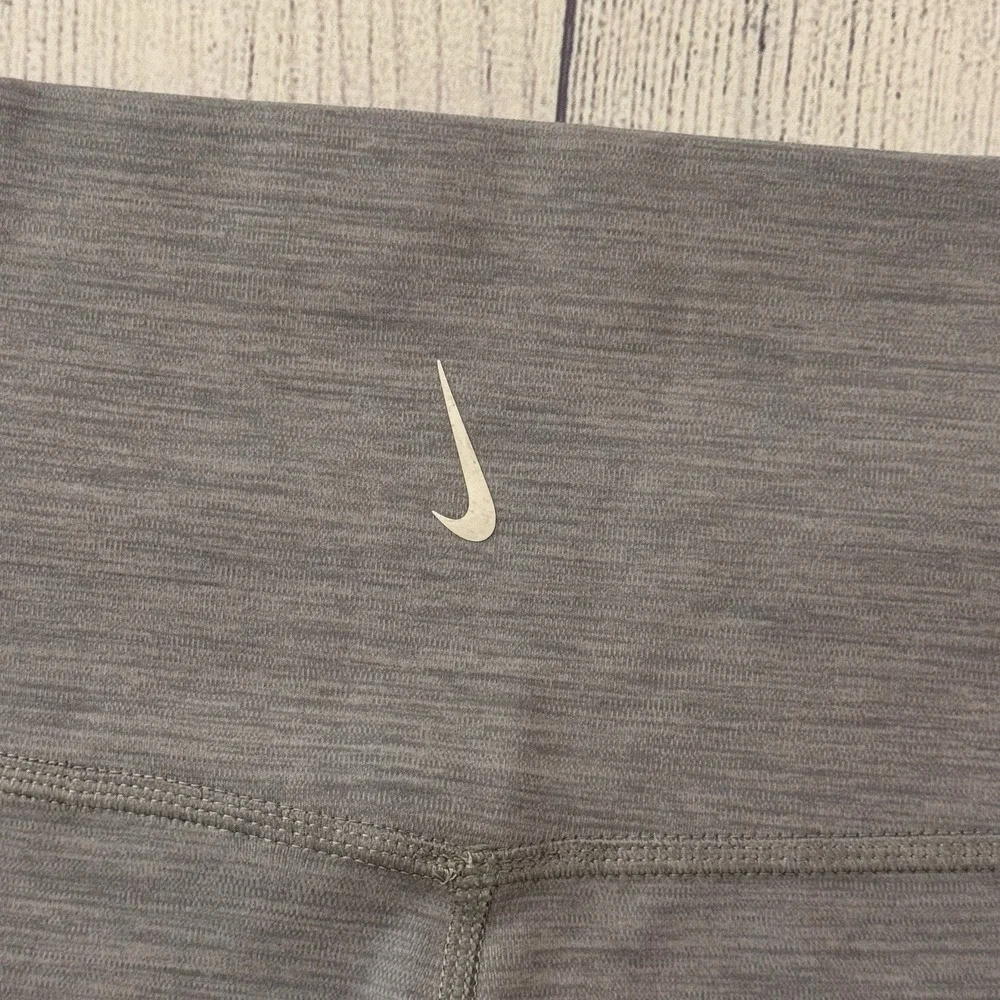 Nike Dri Fit Yoga Gray Shorts Size Medium Gray Women's Biker Workout Activewear